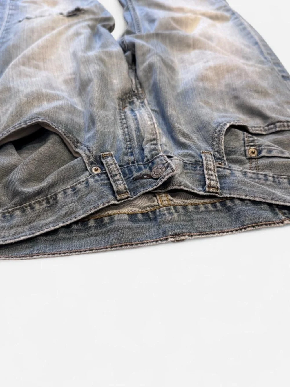 Levi’s 559 Distressed Light Wash Relaxed Straight Jeans 31x32